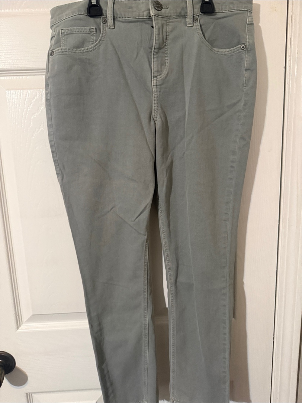 LOFT Straight-Leg Jeans in Soft gray
